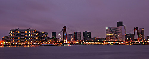 Noční panorama Rotterdamu